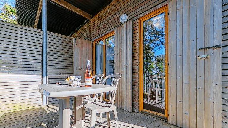 Cabin with garden & patio — photo 5