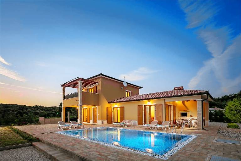 Vila  Mali Golji