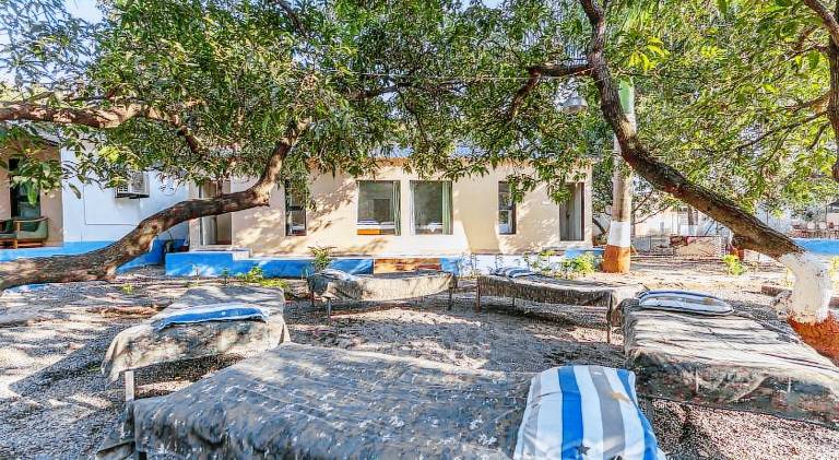 Serviced apartment with garden, pool & patio | Pets allowed — photo 4
