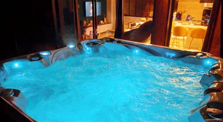 L Usine Loft Spa Prive Centre Ville et Parking Prive in Concarneau