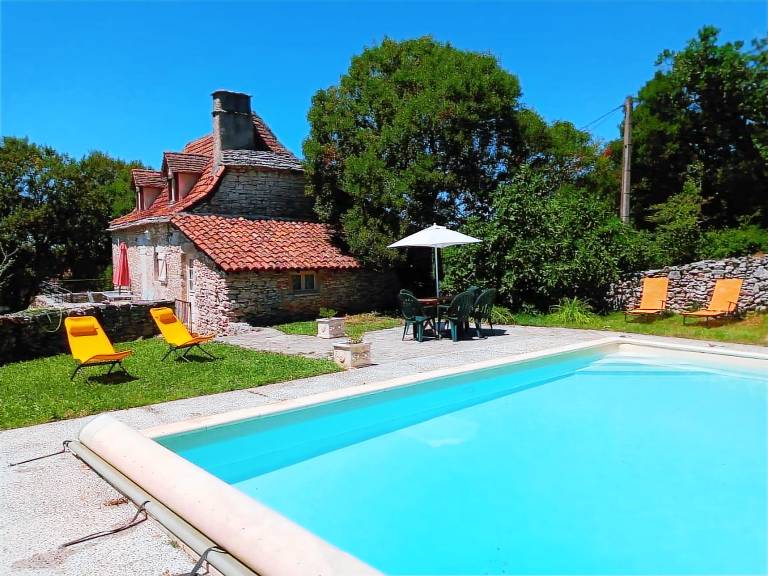 Pleasant gite with terrace, private pool & BBQ | Dogs allowed — photo 2