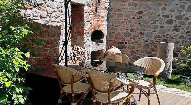 Fully equipped charming vacation home with garden, patio & BBQ | Perfect for remote work | Dogs allowed — photo 4
