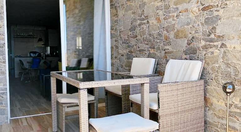 Apartment with pool & terrace — photo 3