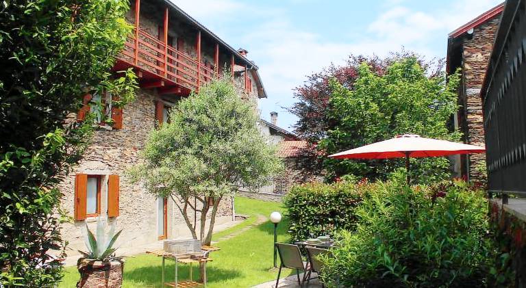 Rental apartment with yard in Baveno