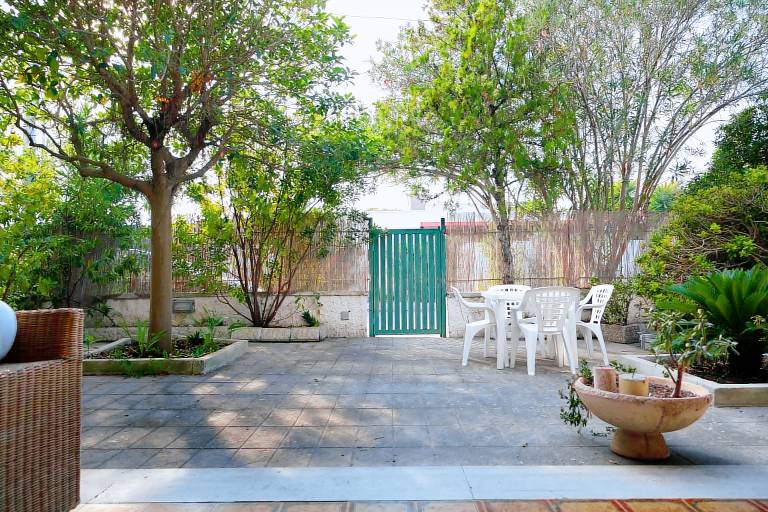Apartment with garden | Sea view — photo 4