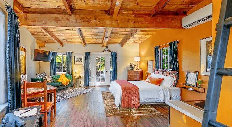 16 mi to Yosemite - Rustic Studio - Hiking Nearby in Oakhurst, CA