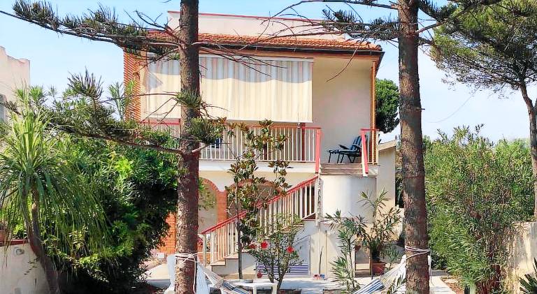 Apartment with yard & terrace | Next to the beach | Pets allowed in Pozzallo