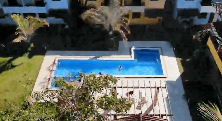 Apartment with pool — photo 4