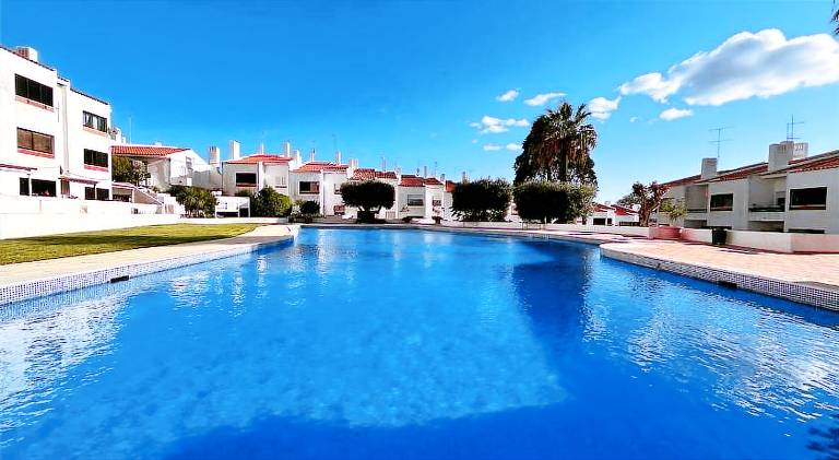 Rental apartment with private pool, terrace & yard — photo 4