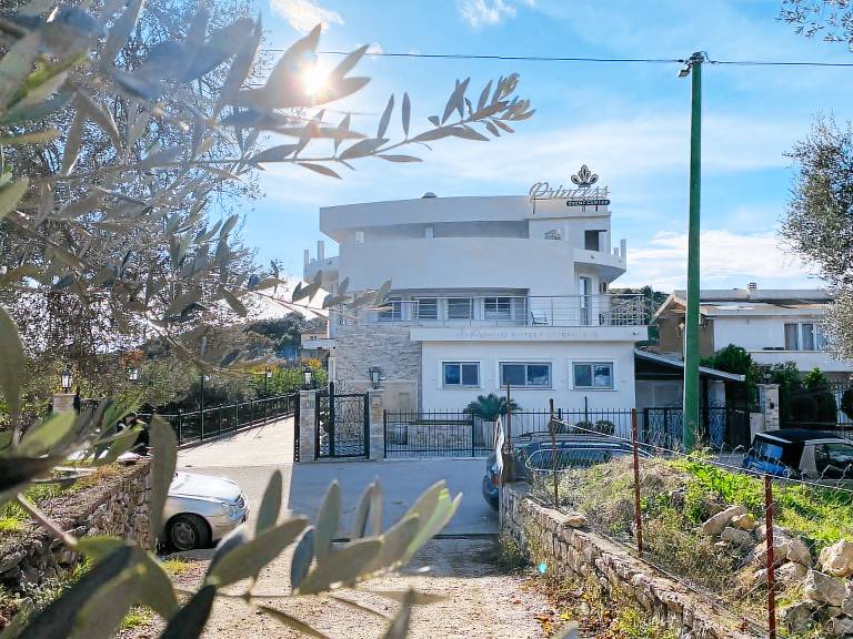 Serviced apartment with patio & pool | Pets are welcome in Ulcinj