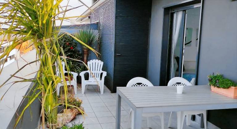 Habitacion pequena vistas y bano privado, NO piso entero, Small room view and private bathroom, NOT wh — photo 3