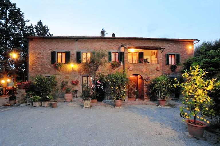 Lovely vacation home with terrace, yard & private pool | Dogs allowed — photo 4