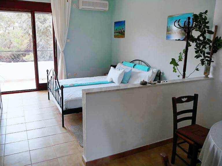 Apartment 'Helios Rhodos 2' with Private Terrace, Wi-Fi and Air Conditioning — photo 3