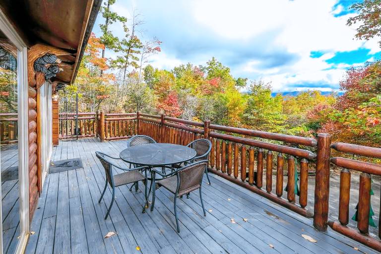 Cabin with pool & barbeque | Mountain view — photo 2