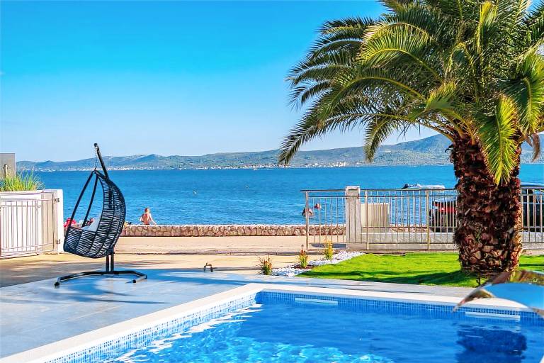 Villa with pool, BBQ & patio | Pool view — photo 5