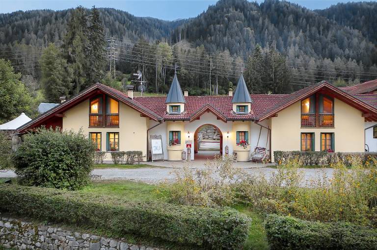  mit Hund in Pellizzano, Marilleva 1400 f&uuml;r max. 5 Personen