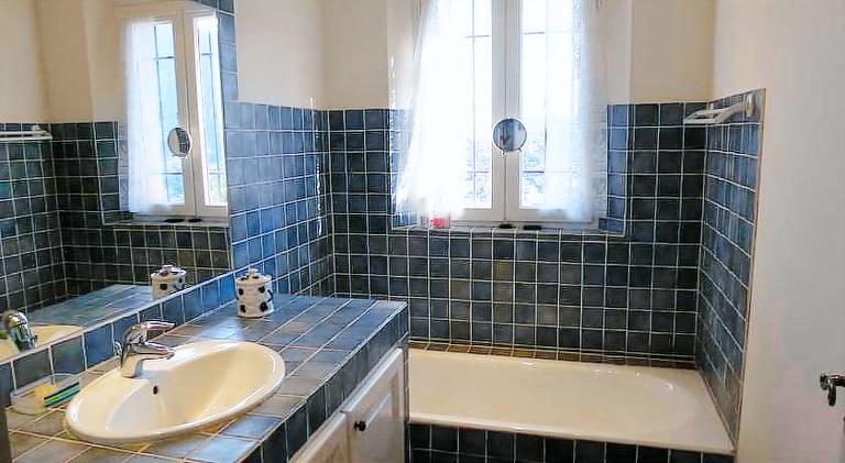 Fully equipped vacation home with yard, private pool & grill | Dogs allowed — photo 2