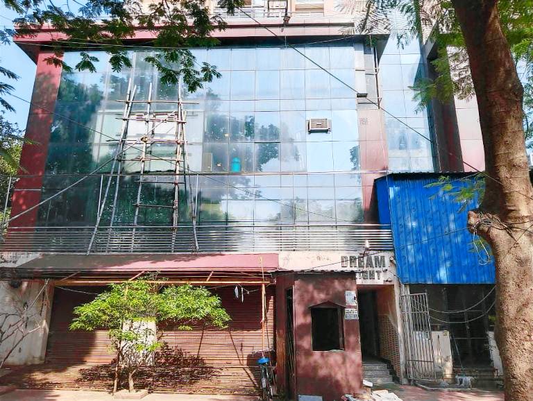 Hotel O Couples Hotel