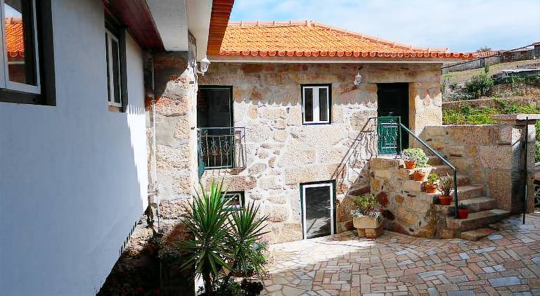 House with garden, patio & barbecue in Braga