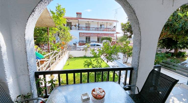 Fully equipped spacious apartment with patio & garden | Pets allowed — photo 5