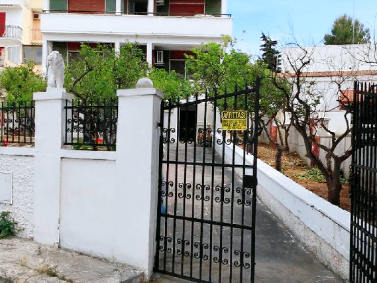 Holiday apartment with garden & barbeque | Garden view — photo 2