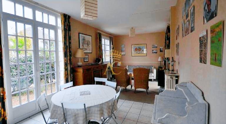 Villa with garden — photo 4
