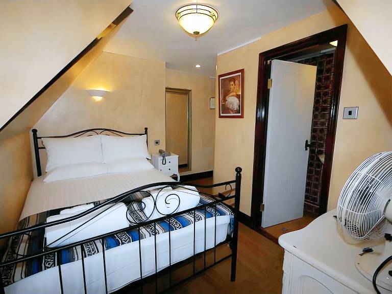 Hotel O Ilir Timur I Near Rsud Siti Fatimah Az Zahra Formerly Lumendiva Suite