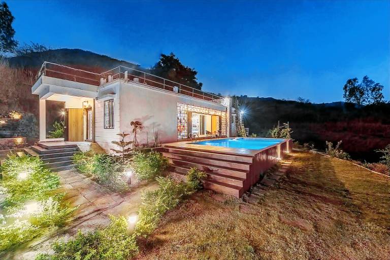 Villa with garden, terrace & private pool | Water view — photo 3