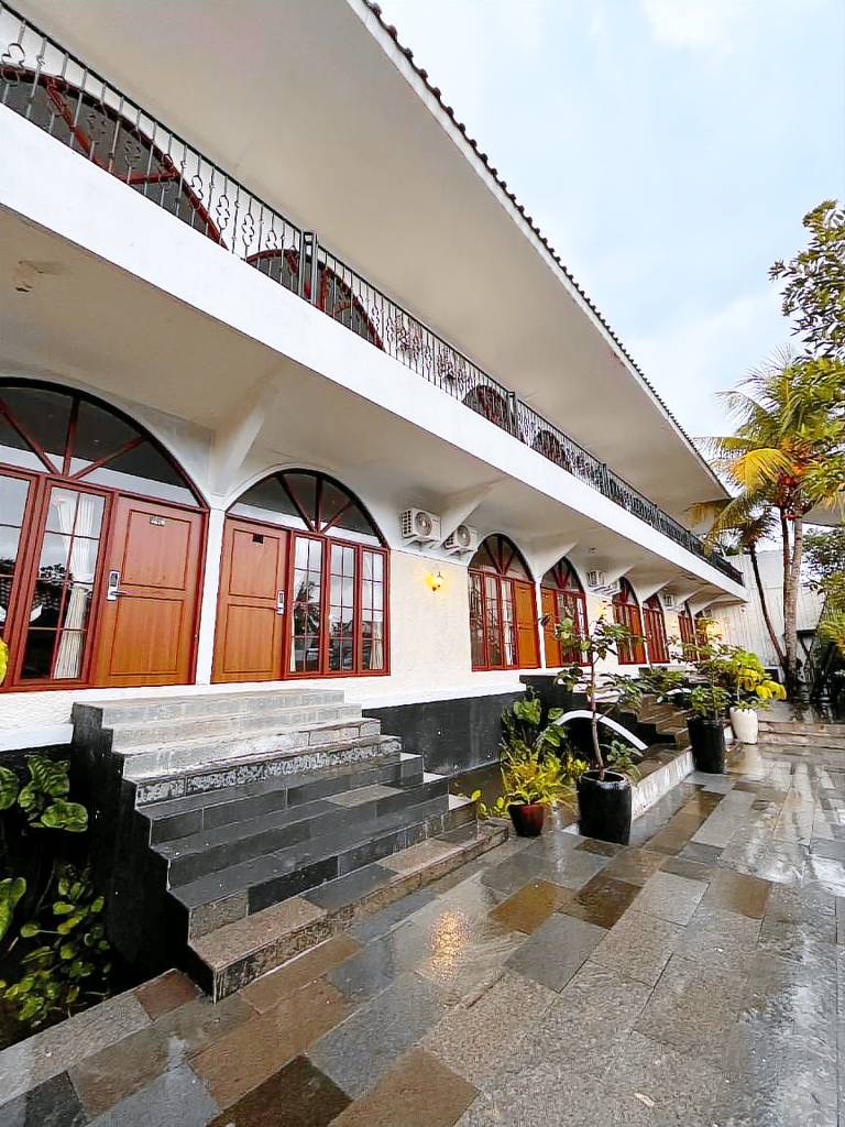 Khayrizsan Hotel