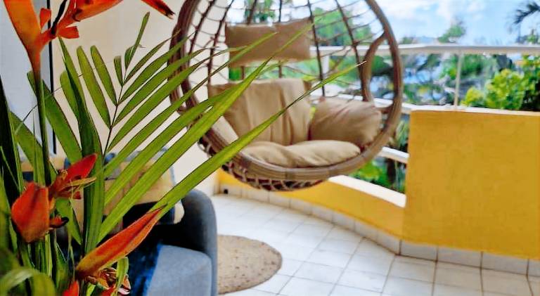 Holiday apartment with yard & patio in Le Gosier