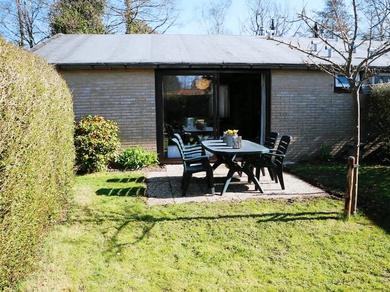Fully equipped holiday apartment with patio & yard | Pet-friendly — photo 3