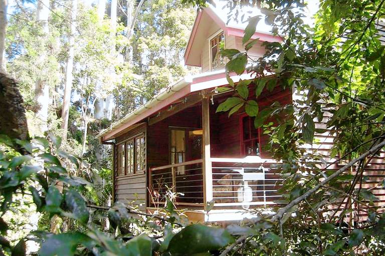 Romantic Cottage with Veranda in Rainforest Australia