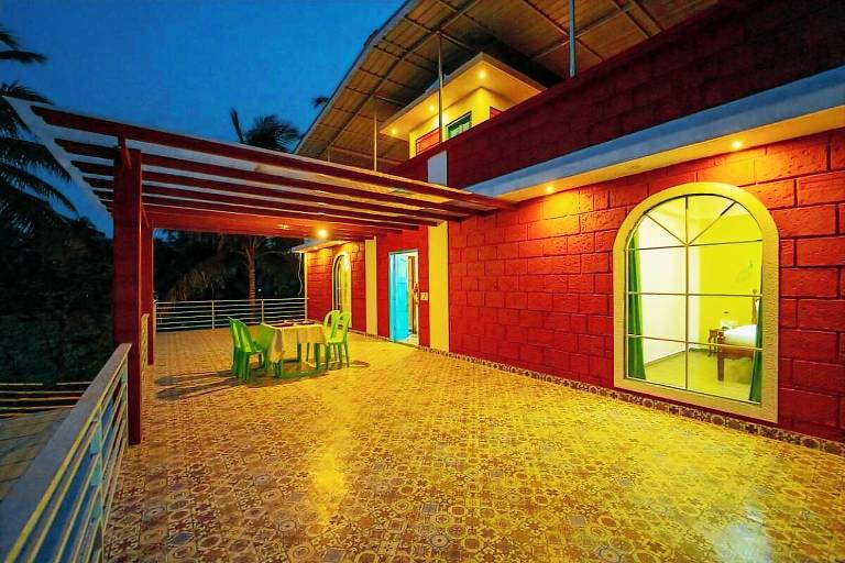 Villa with BBQ, garden & patio | Pets allowed — photo 3