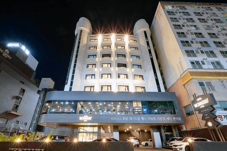 Workers Hotel Daejeon by Aank