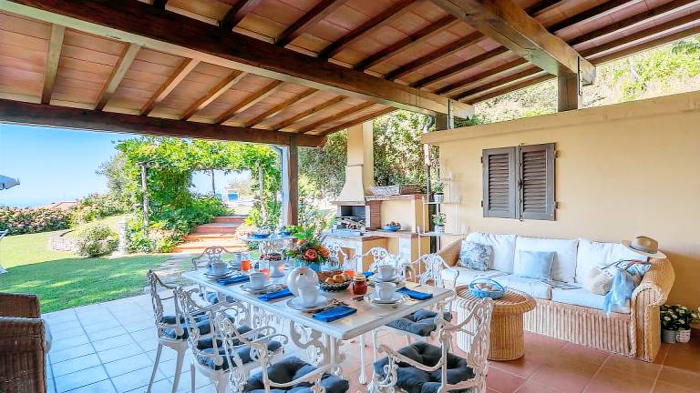 Villa with barbecue, patio & private pool | Garden view | Suitable for remote work — photo 3