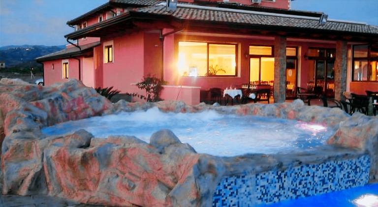 Lovely house with hot tub, terrace & pool | Dogs allowed — photo 4