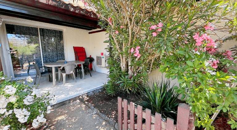 Vacation home with barbecue, garden & patio — photo 3