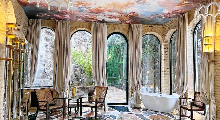 Apartment with terrace, pool & yard | Close to Old Tbilisi | Good for workation | Dogs allowed — photo 4