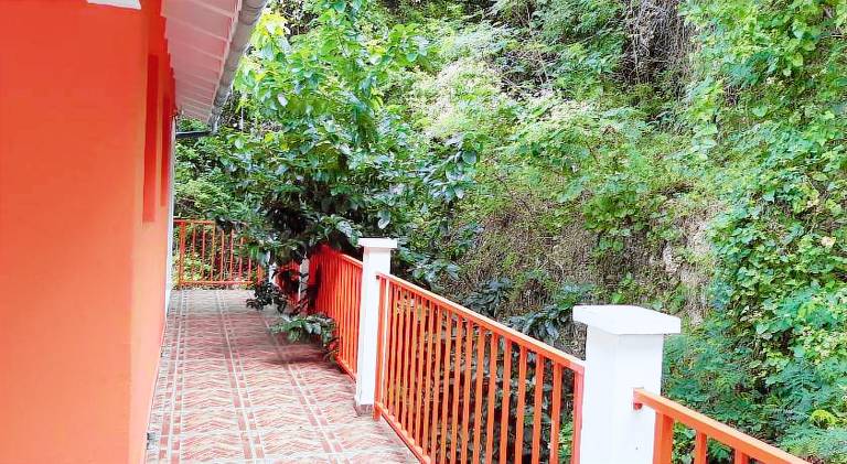Vacation home with barbeque, yard & patio — photo 4