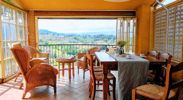 Villa panoramica con Jacuzzi privata tra Firenze & Lucca, 3 camere, 4 bagni in Pistoia