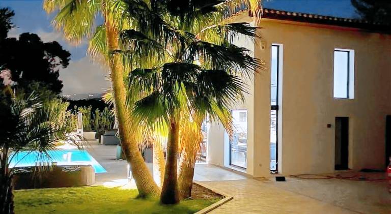 Villa with pool & jacuzzi in Valbonne
