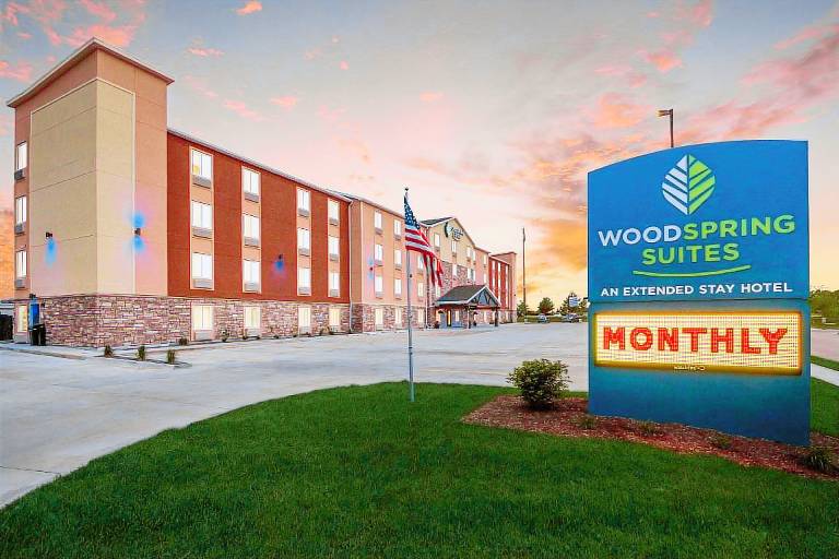 WoodSpring Suites Davenport Quad Cities — photo 3