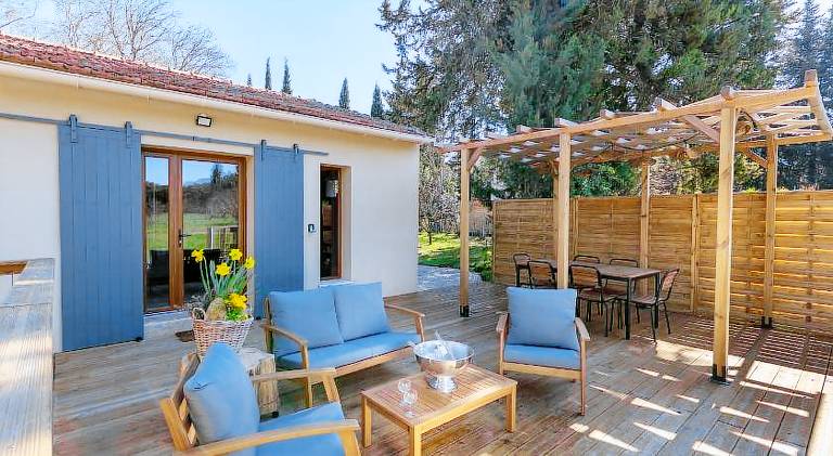 Rental apartment with patio, barbecue & garden — photo 3