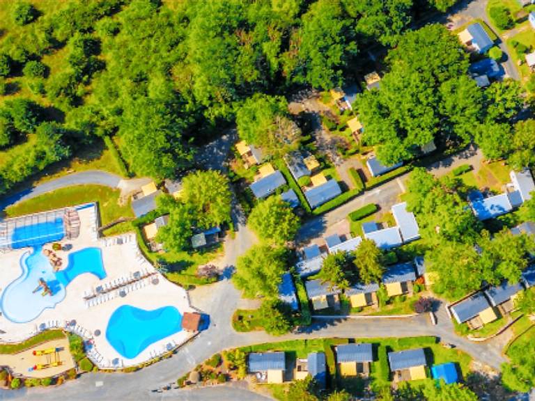 Mobile home with patio & heated pool — photo 3