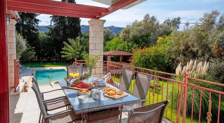 Villa with private pool, yard & barbecue — photo 3