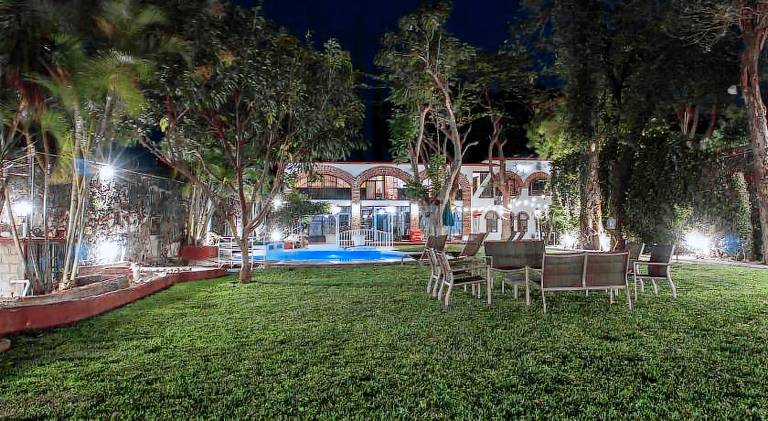 Vacation home with pool — photo 2