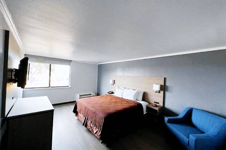 Super 8 by Wyndham Fort Worth Entertainment District