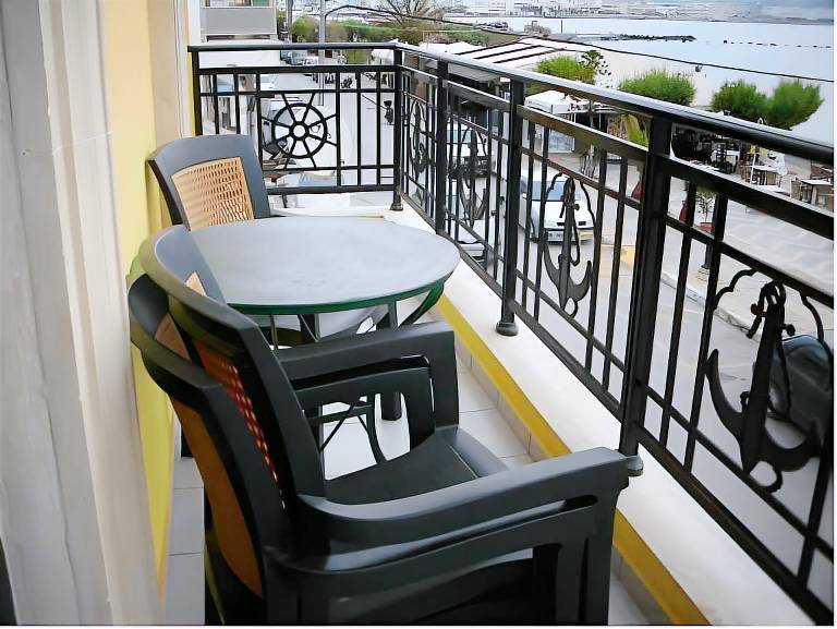 Holiday apartment with patio — photo 5