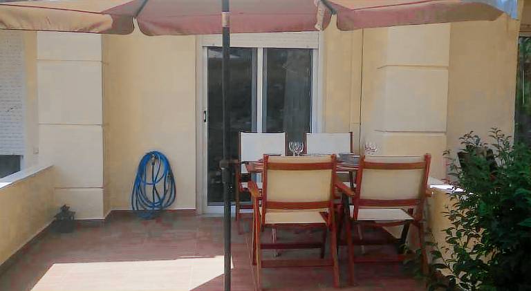 Vacation home with patio & garden — photo 5