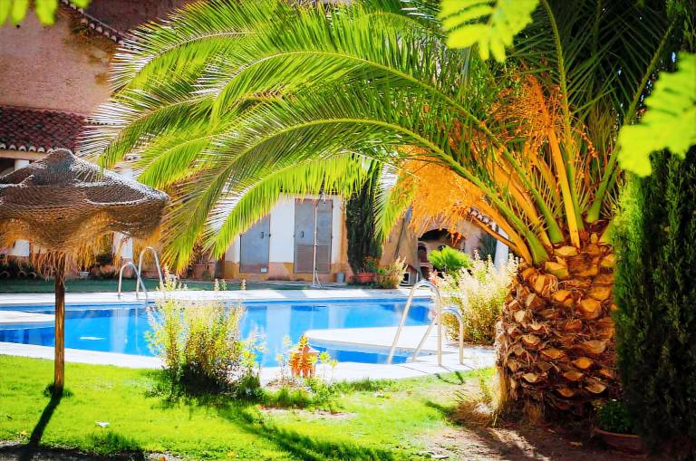Vacation home with garden & pool — photo 2